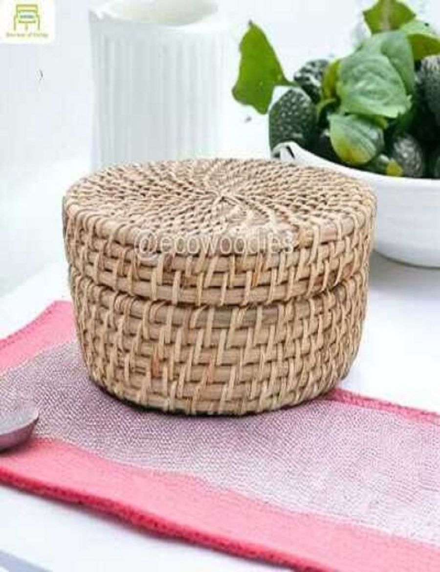 Picture of Natural Storage Baskets Woven Cane  Wicker Basket With Lid 