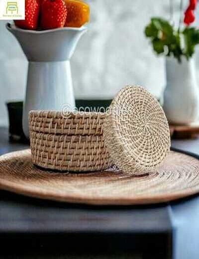 Picture of Natural Storage Baskets Woven Cane  Wicker Basket With Lid 