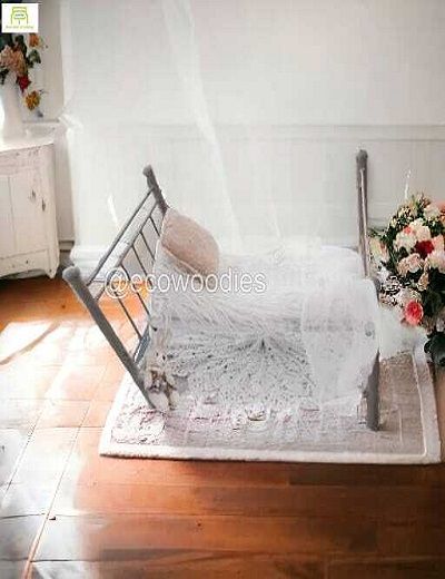 Picture of Pink Wire Metal Newborn Photography Bed 