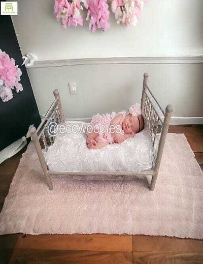 Picture of Pink Wire Metal Newborn Photography Bed 